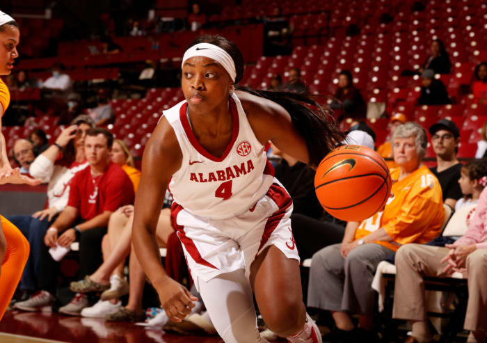 021722_WBB_SuttonTa_Tennessee_RS7048